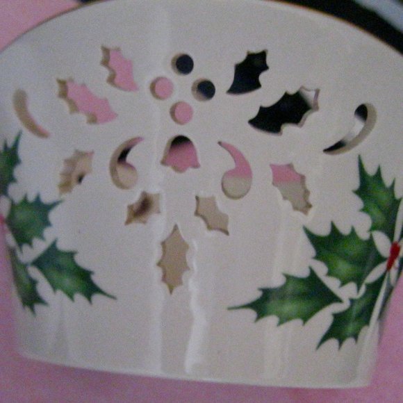 "LENOX RARE-RETIRED-SIGNED HOLIDAY PIERCED SMALL BOWL" FINE PORCELAIN! 8/22/25 - Picture 7 of 7